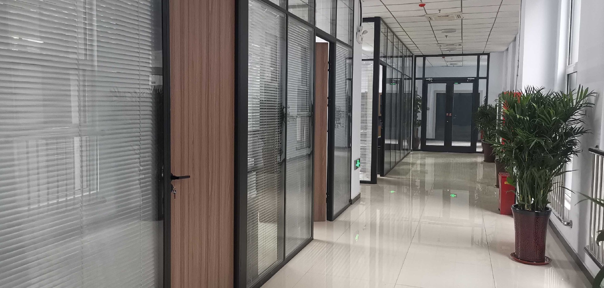 办公室整体装修完成,公司将站在新的起点迎接新的机遇和挑战!